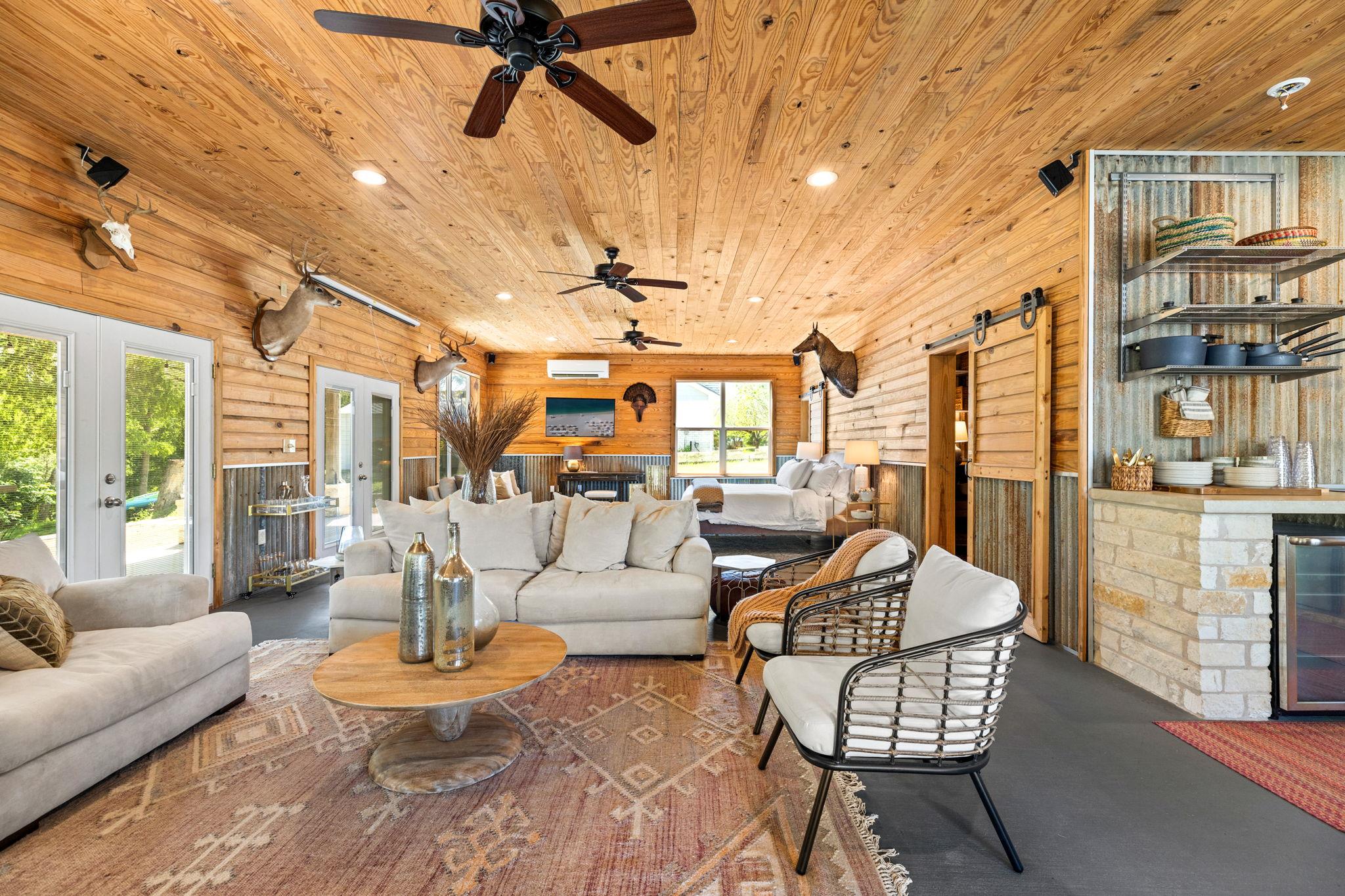 326 Red Bird Ln, Kingsbury, TX 78638