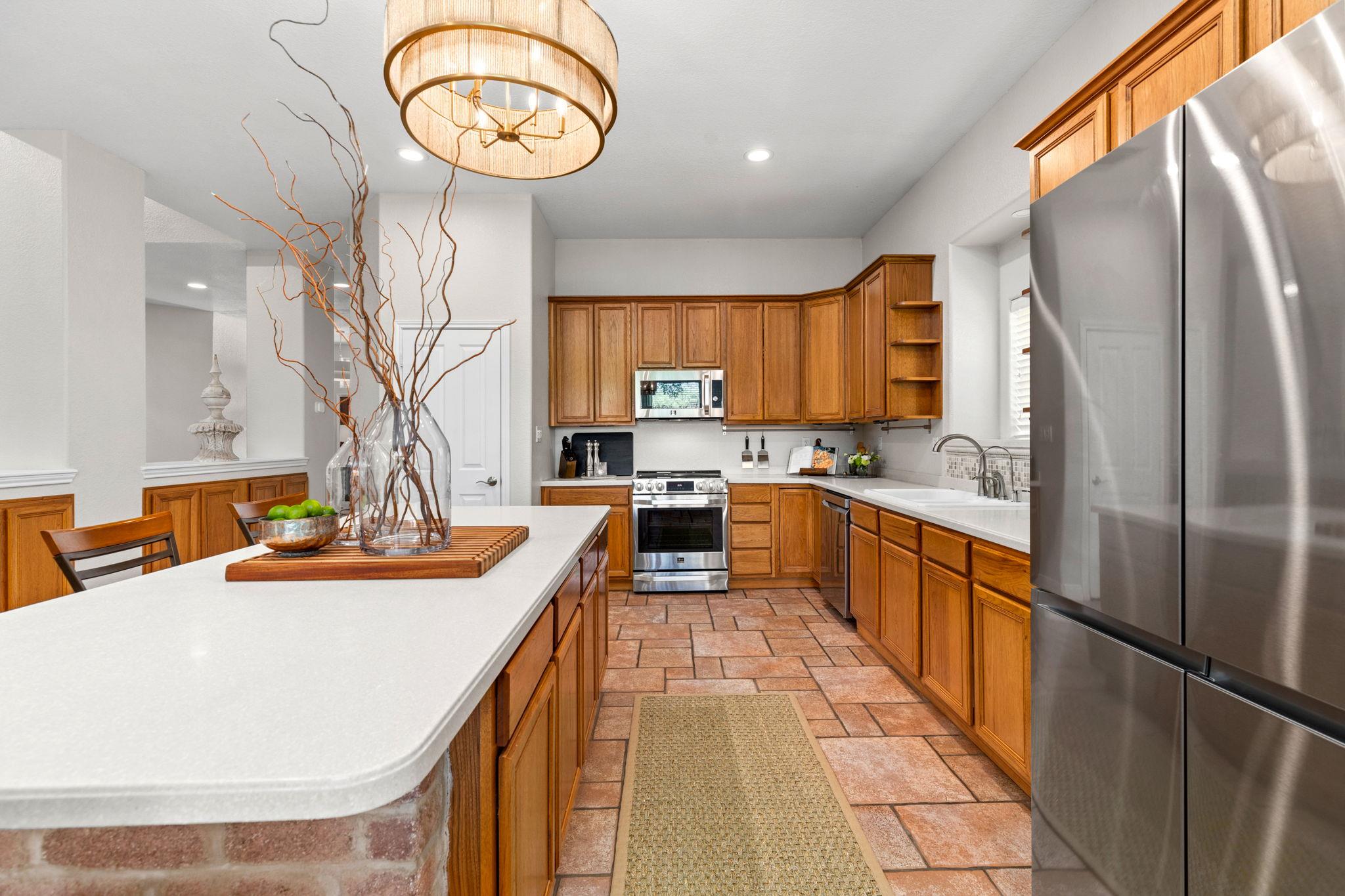 326 Red Bird Ln, Kingsbury, TX 78638