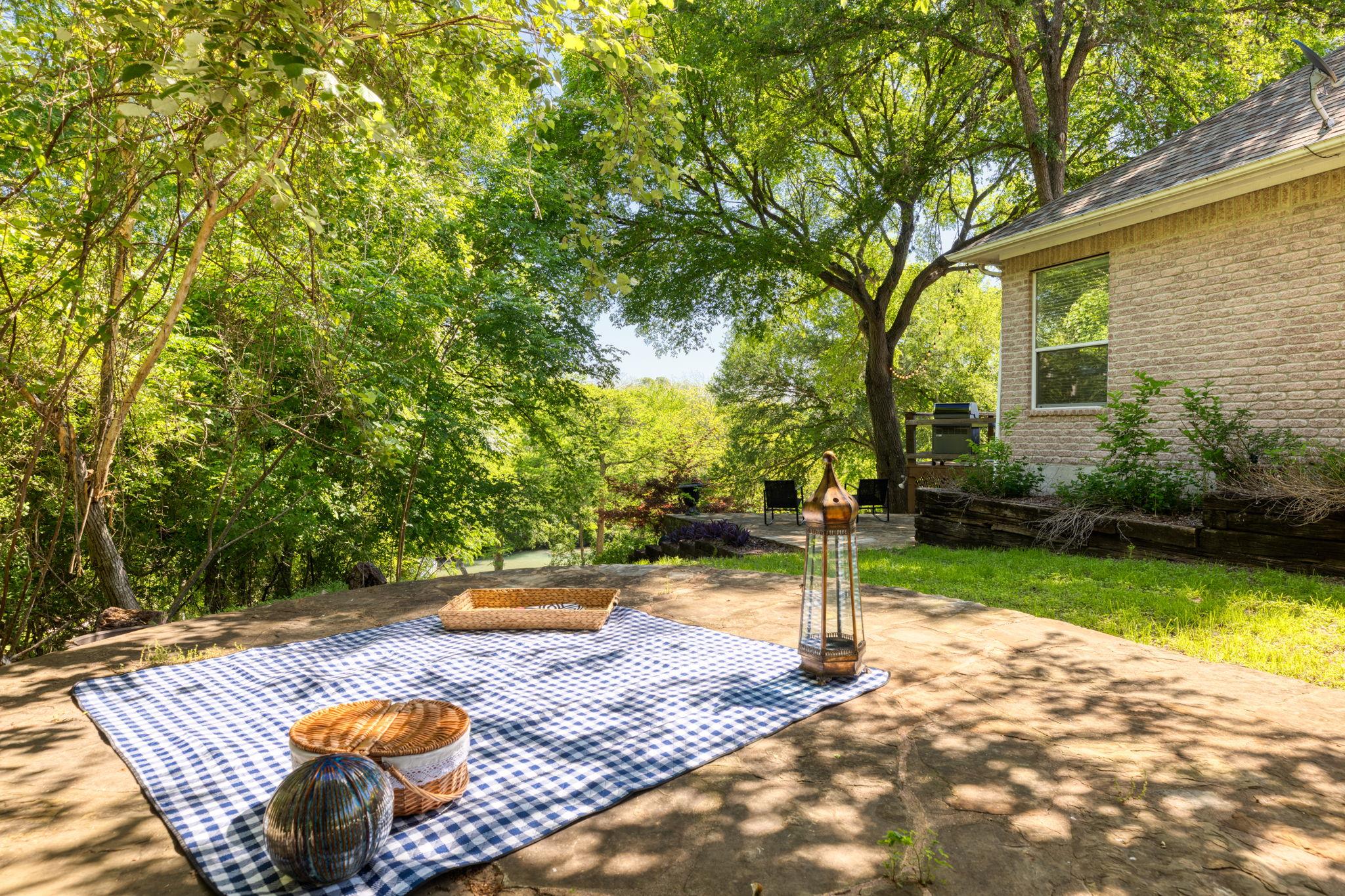 326 Red Bird Ln, Kingsbury, TX 78638