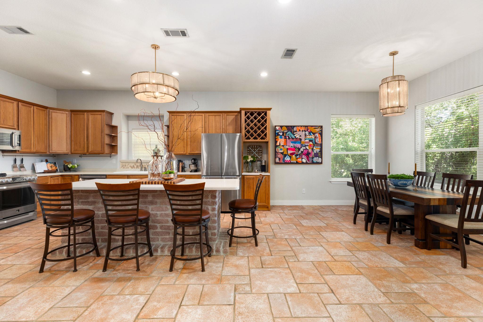 326 Red Bird Ln, Kingsbury, TX 78638