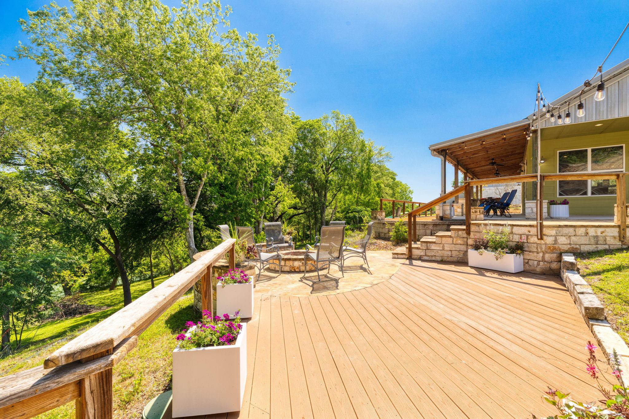 326 Red Bird Ln, Kingsbury, TX 78638