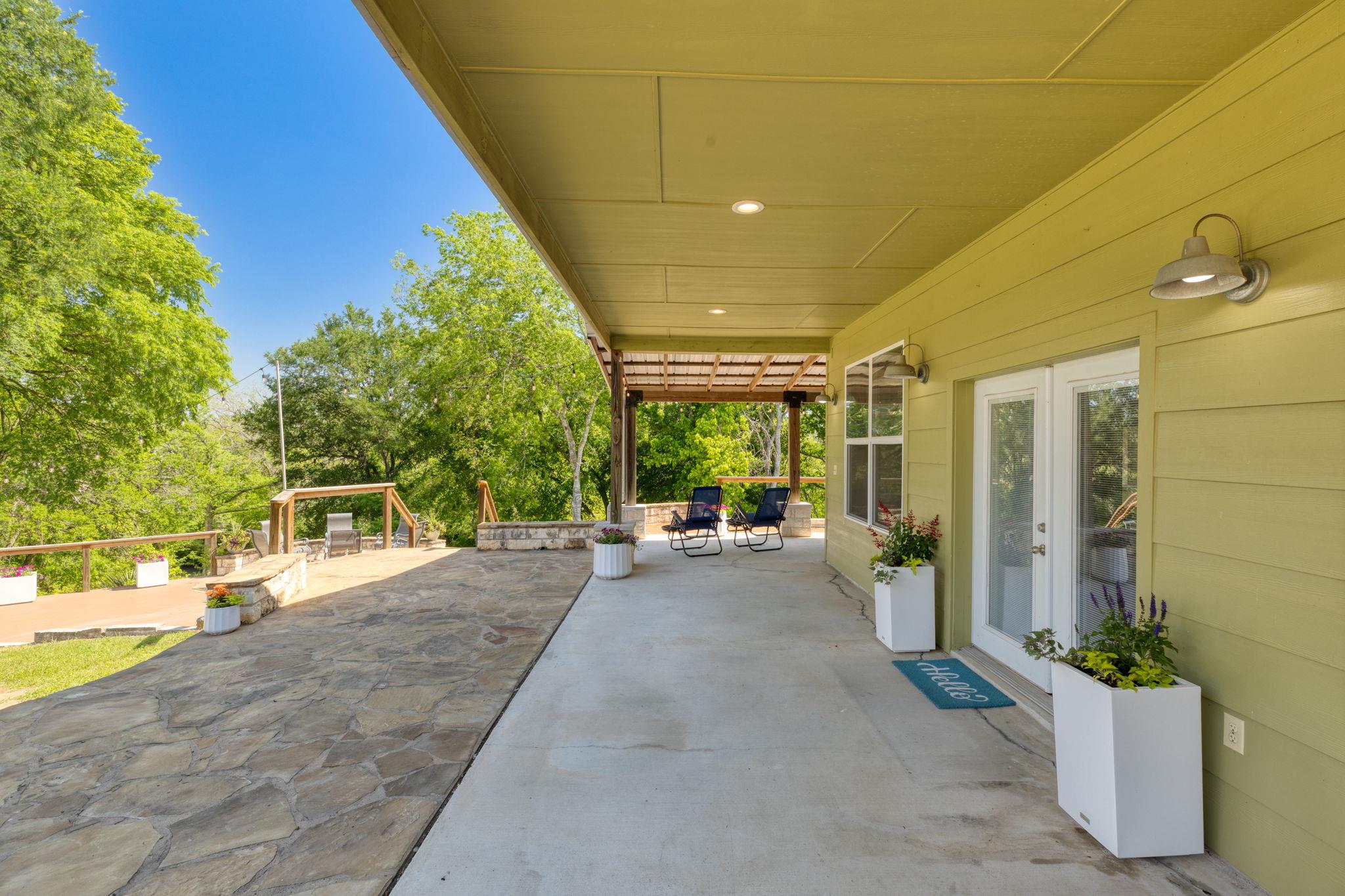 326 Red Bird Ln, Kingsbury, TX 78638