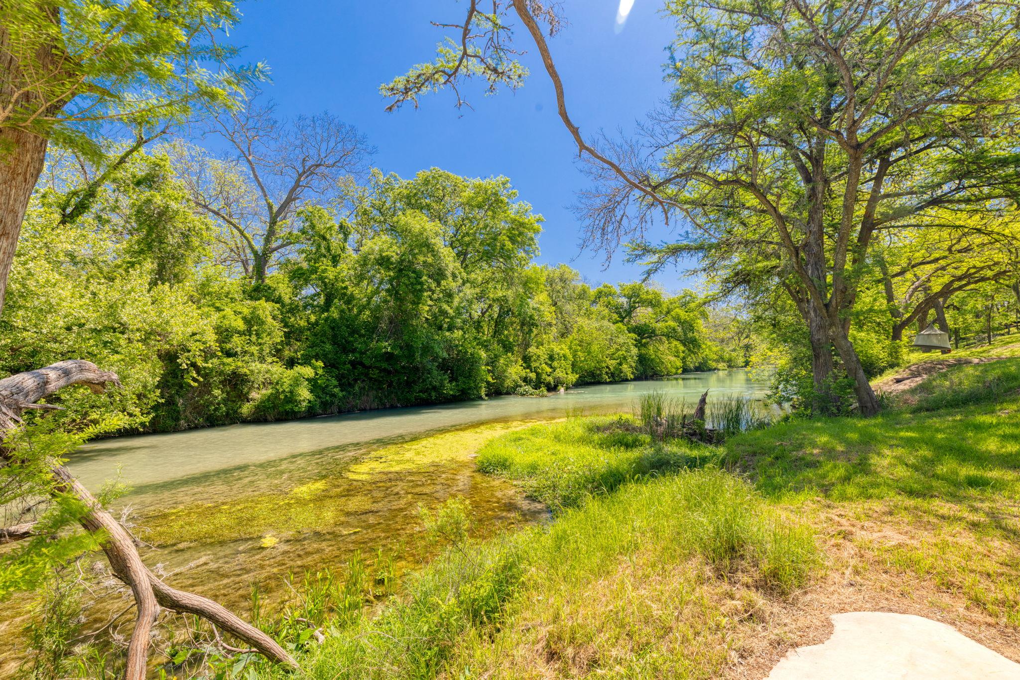 326 Red Bird Ln, Kingsbury, TX 78638