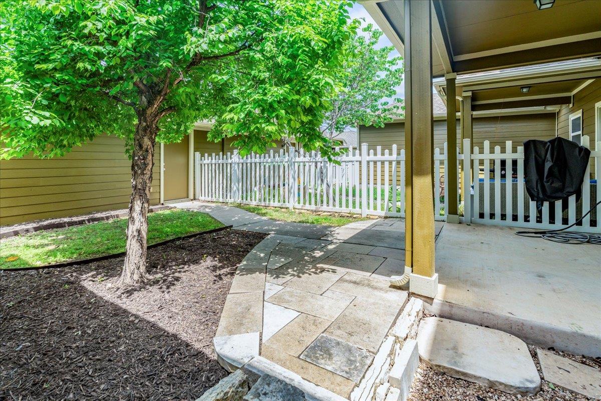 608 Lookout Tree Ln, Round Rock, TX 78664