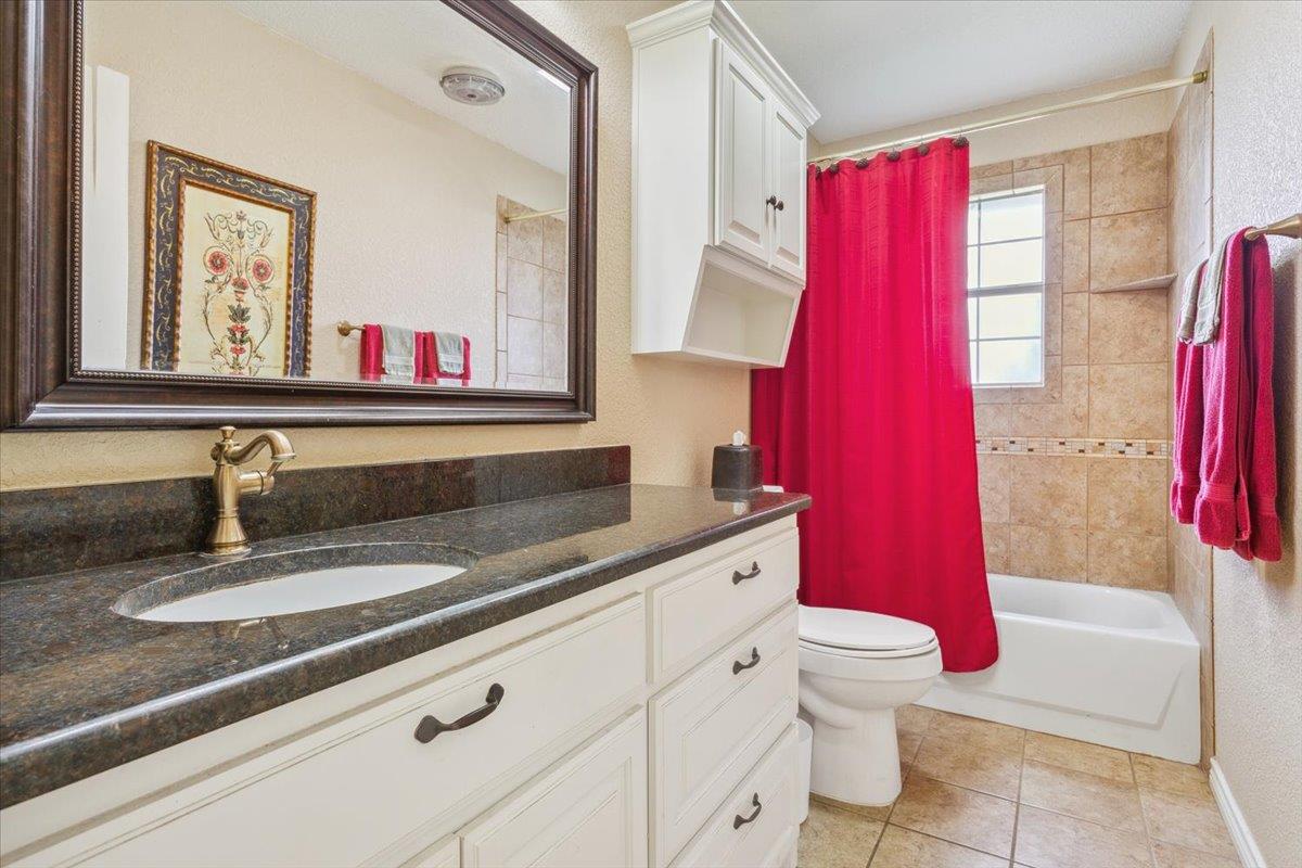 7511 N Lakeview Dr, Salado, TX 76571