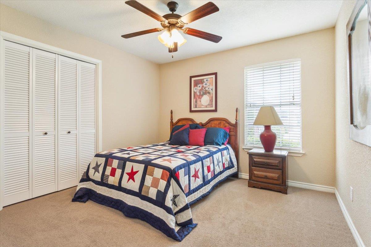 7511 N Lakeview Dr, Salado, TX 76571