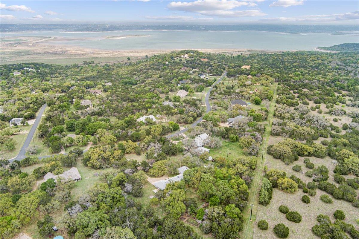 7511 N Lakeview Dr, Salado, TX 76571