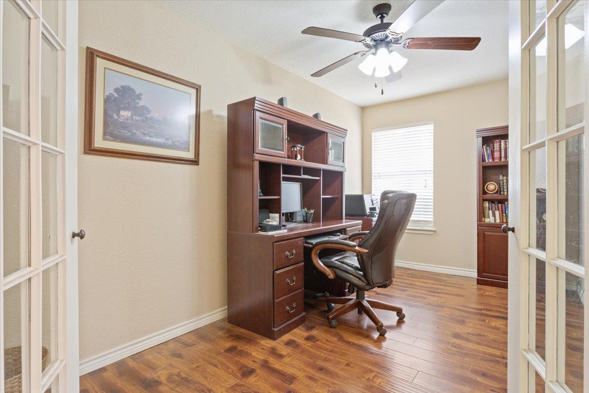 7511 N Lakeview Dr, Salado, TX 76571