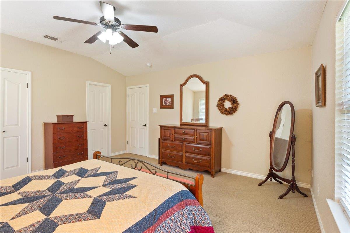 7511 N Lakeview Dr, Salado, TX 76571