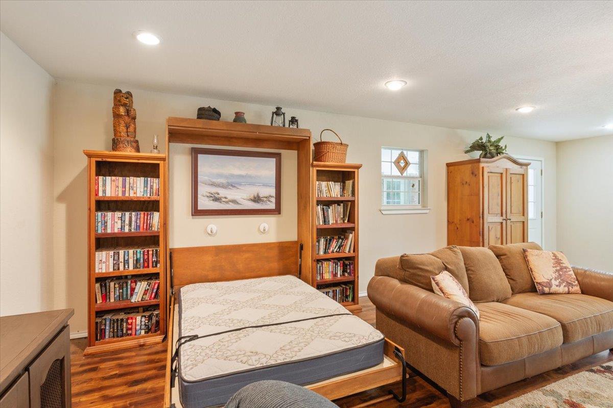 7511 N Lakeview Dr, Salado, TX 76571
