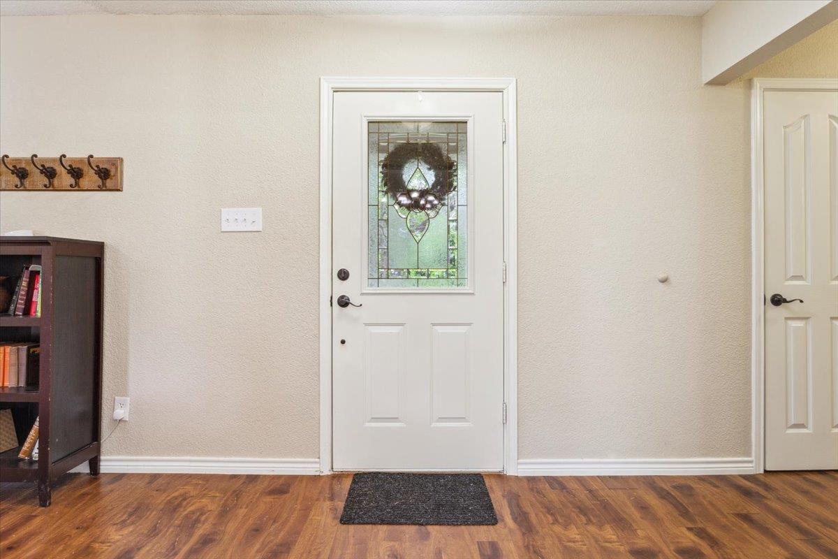 7511 N Lakeview Dr, Salado, TX 76571