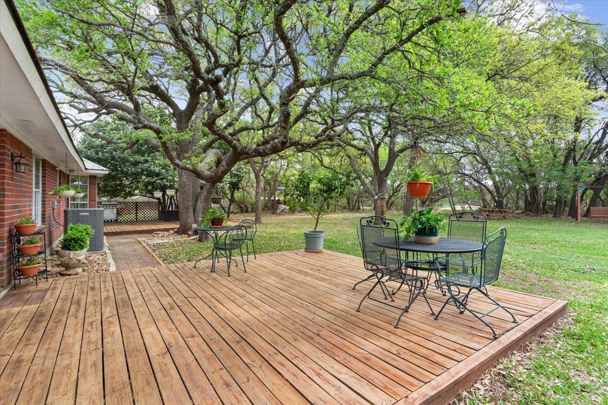 7511 N Lakeview Dr, Salado, TX 76571