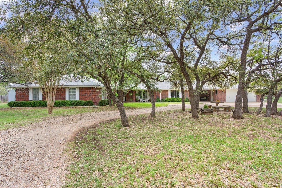 7511 N Lakeview Dr, Salado, TX 76571