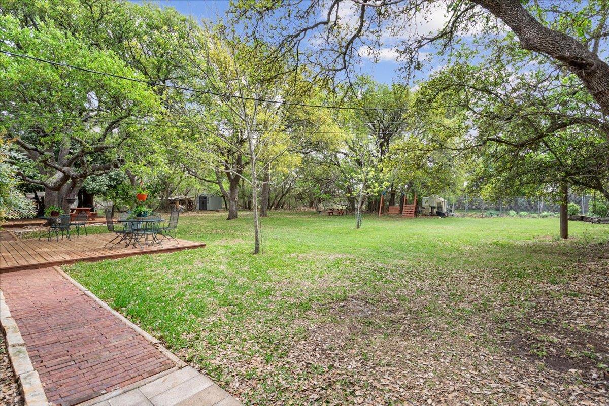 7511 N Lakeview Dr, Salado, TX 76571