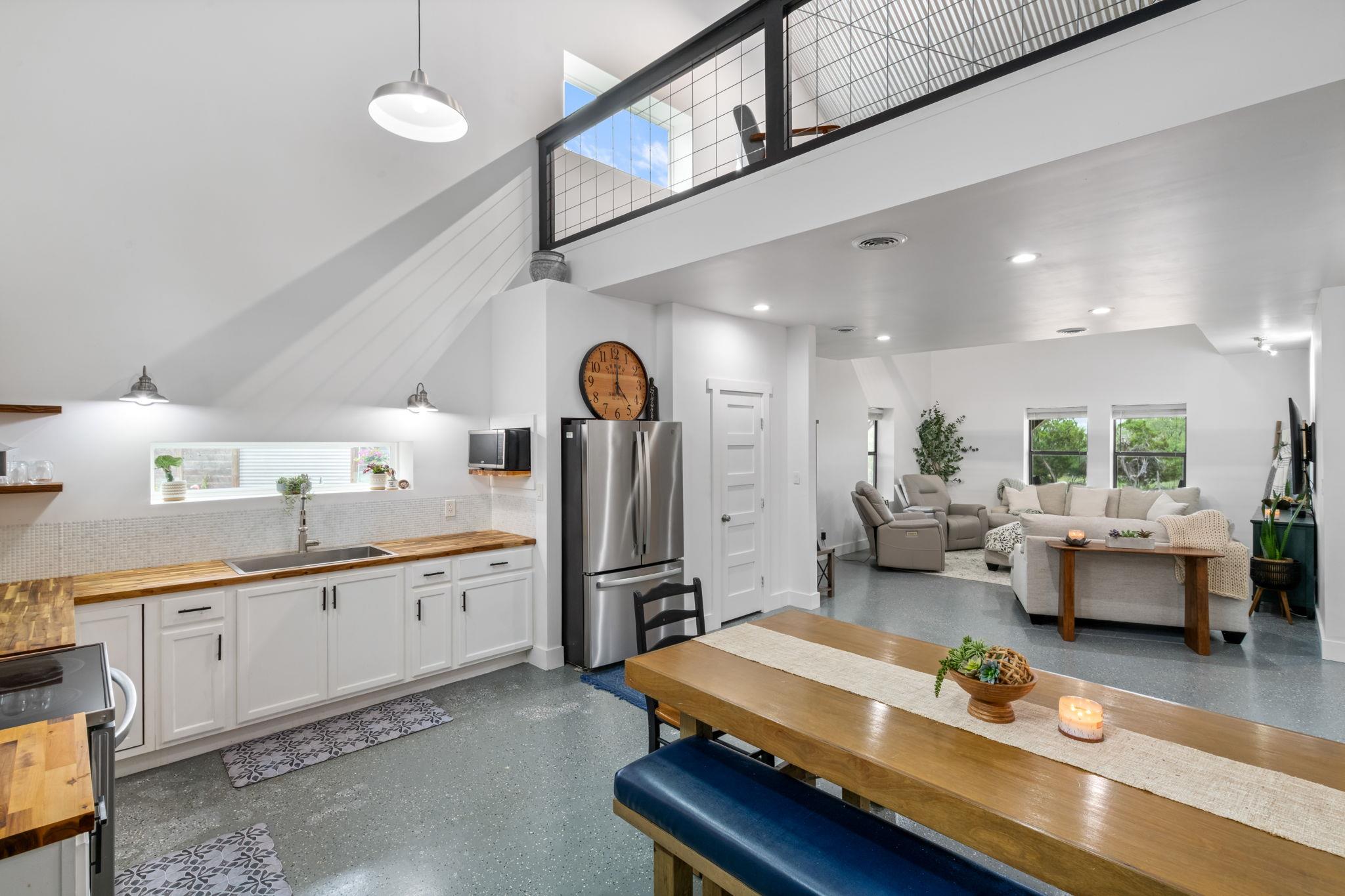 180 Henly Loop, Dripping Springs, TX 78620