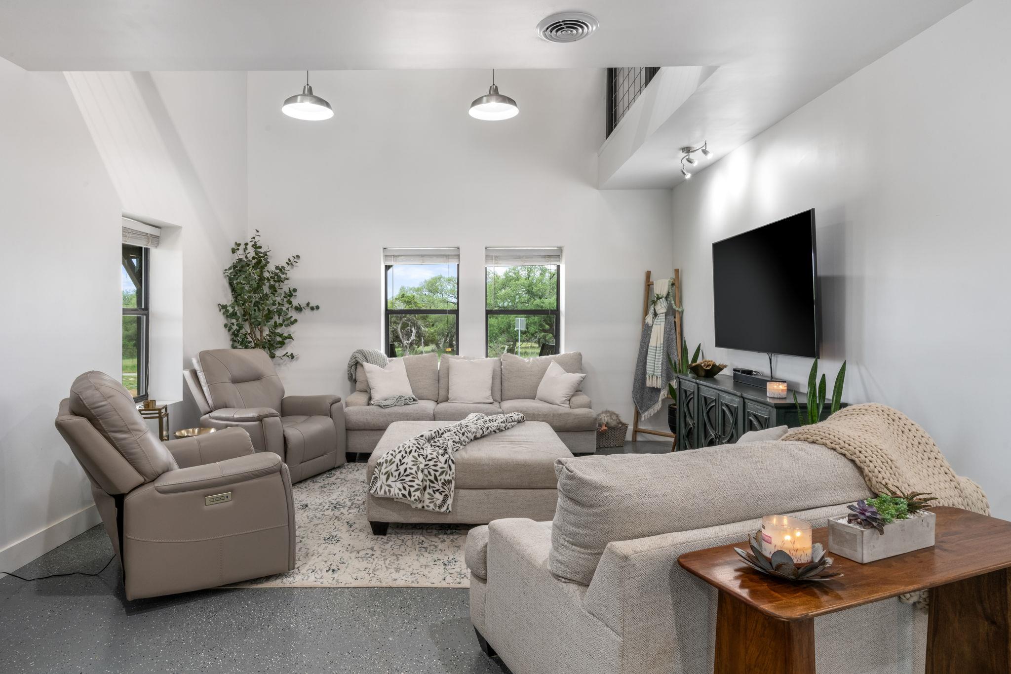 180 Henly Loop, Dripping Springs, TX 78620