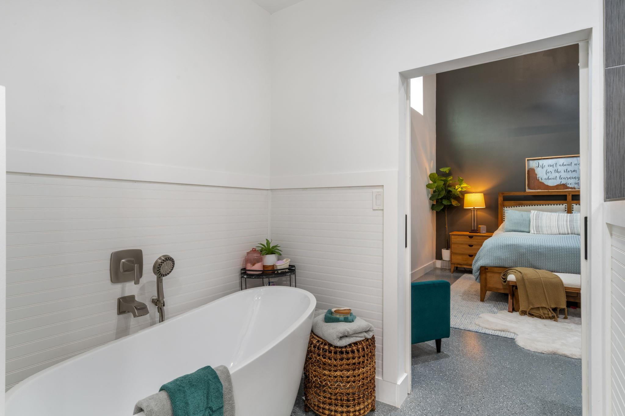 180 Henly Loop, Dripping Springs, TX 78620