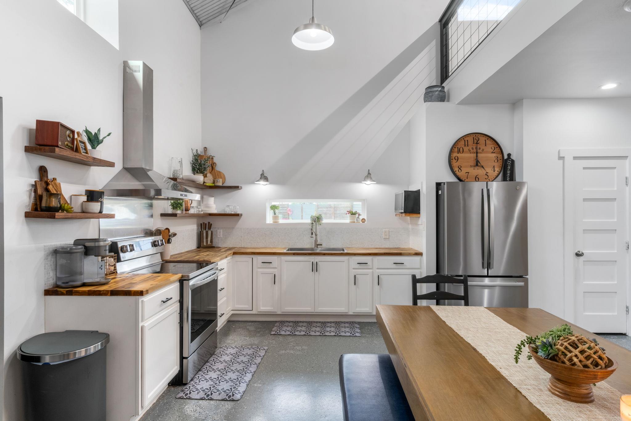 180 Henly Loop, Dripping Springs, TX 78620