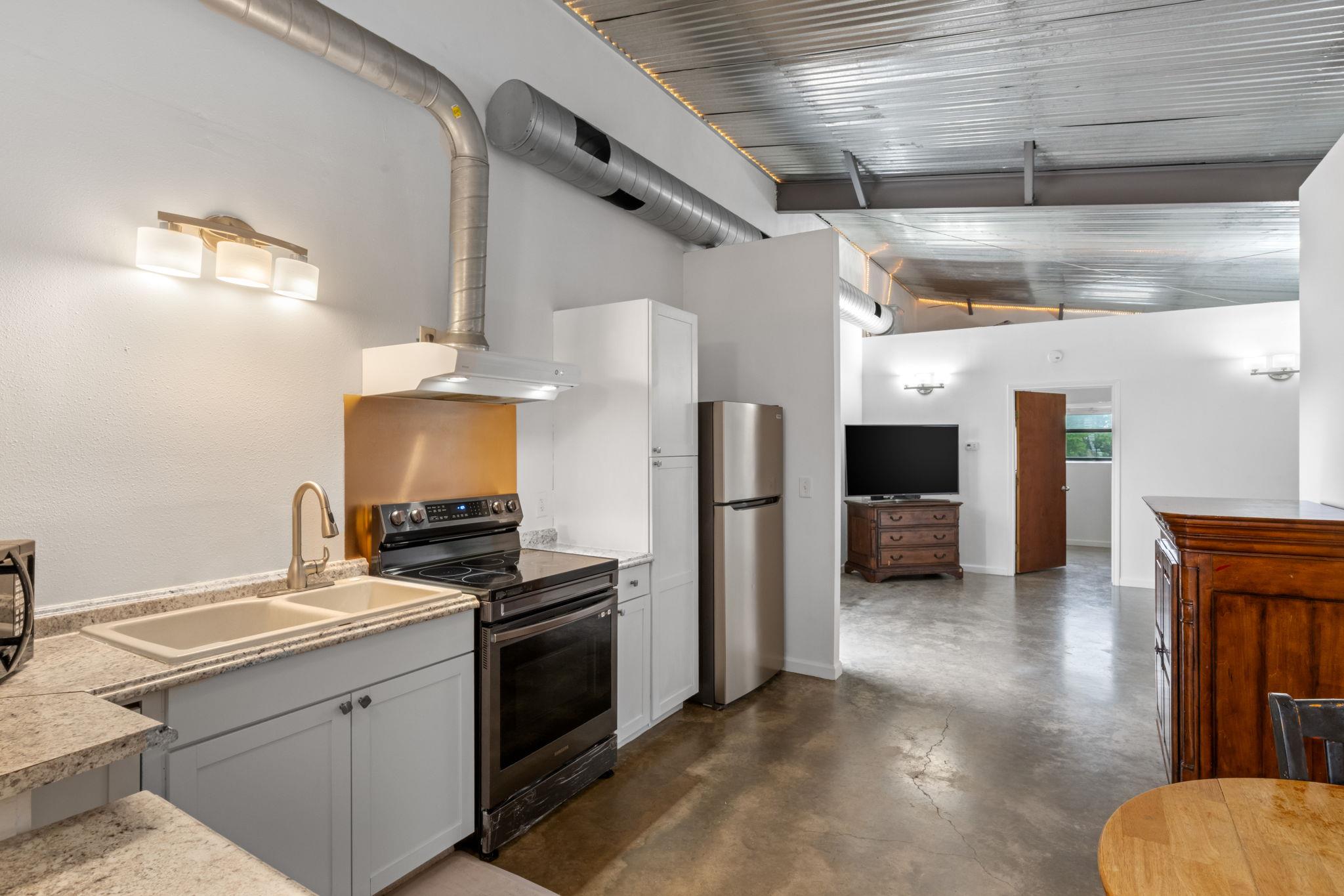 180 Henly Loop, Dripping Springs, TX 78620