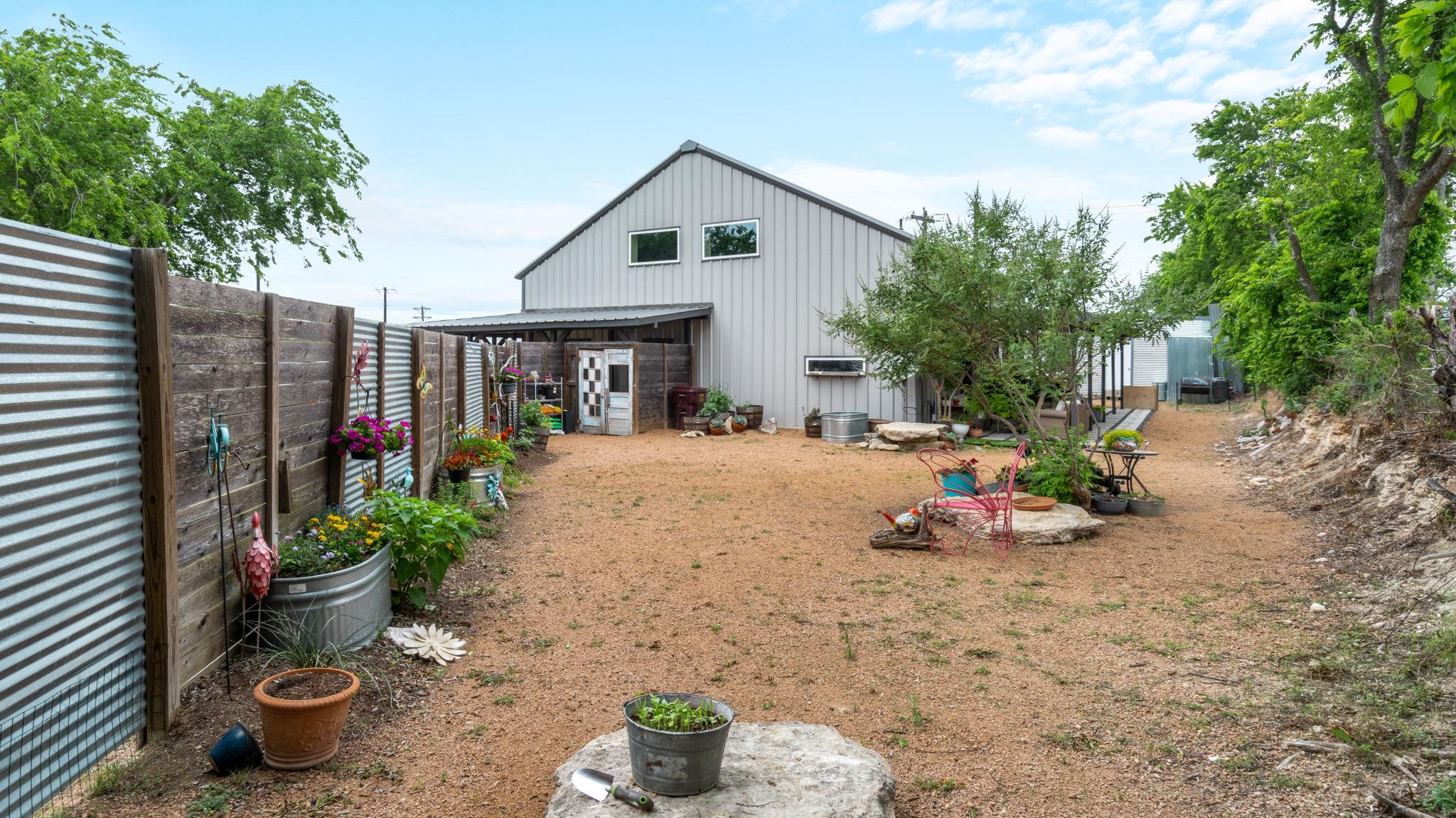 180 Henly Loop, Dripping Springs, TX 78620
