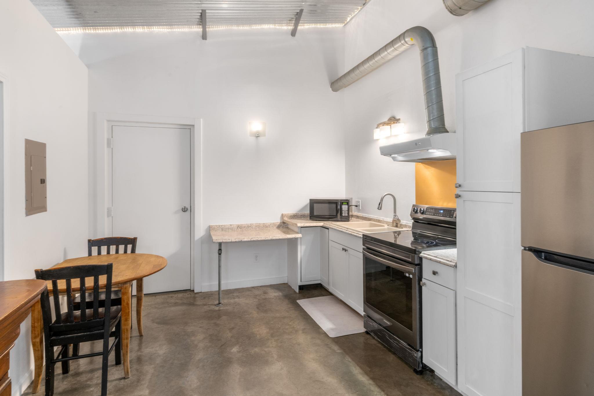 180 Henly Loop, Dripping Springs, TX 78620