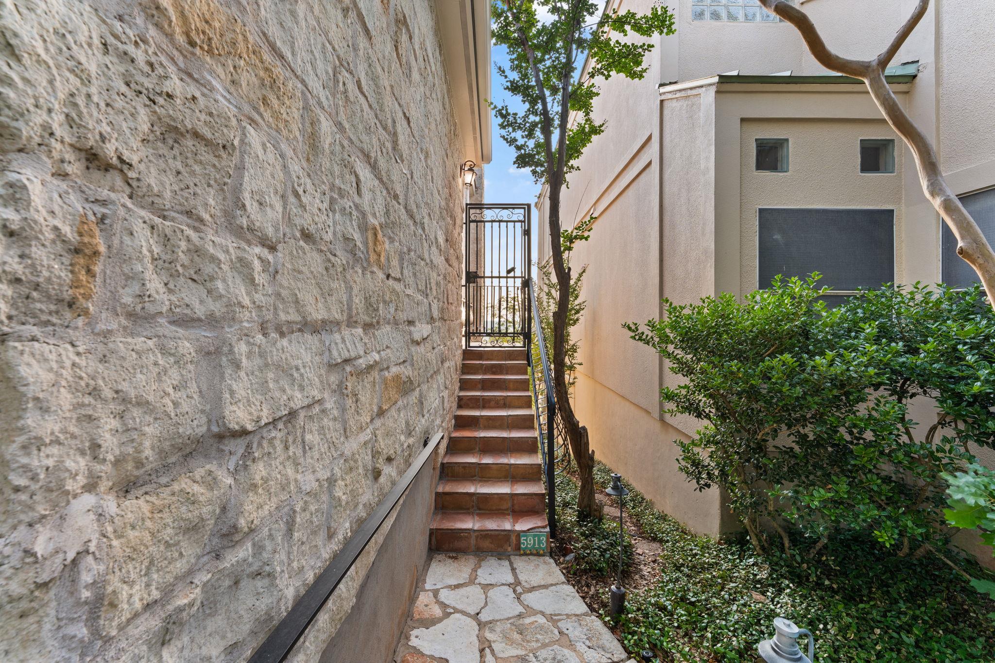 5913 N West Pl, Austin, TX 78731