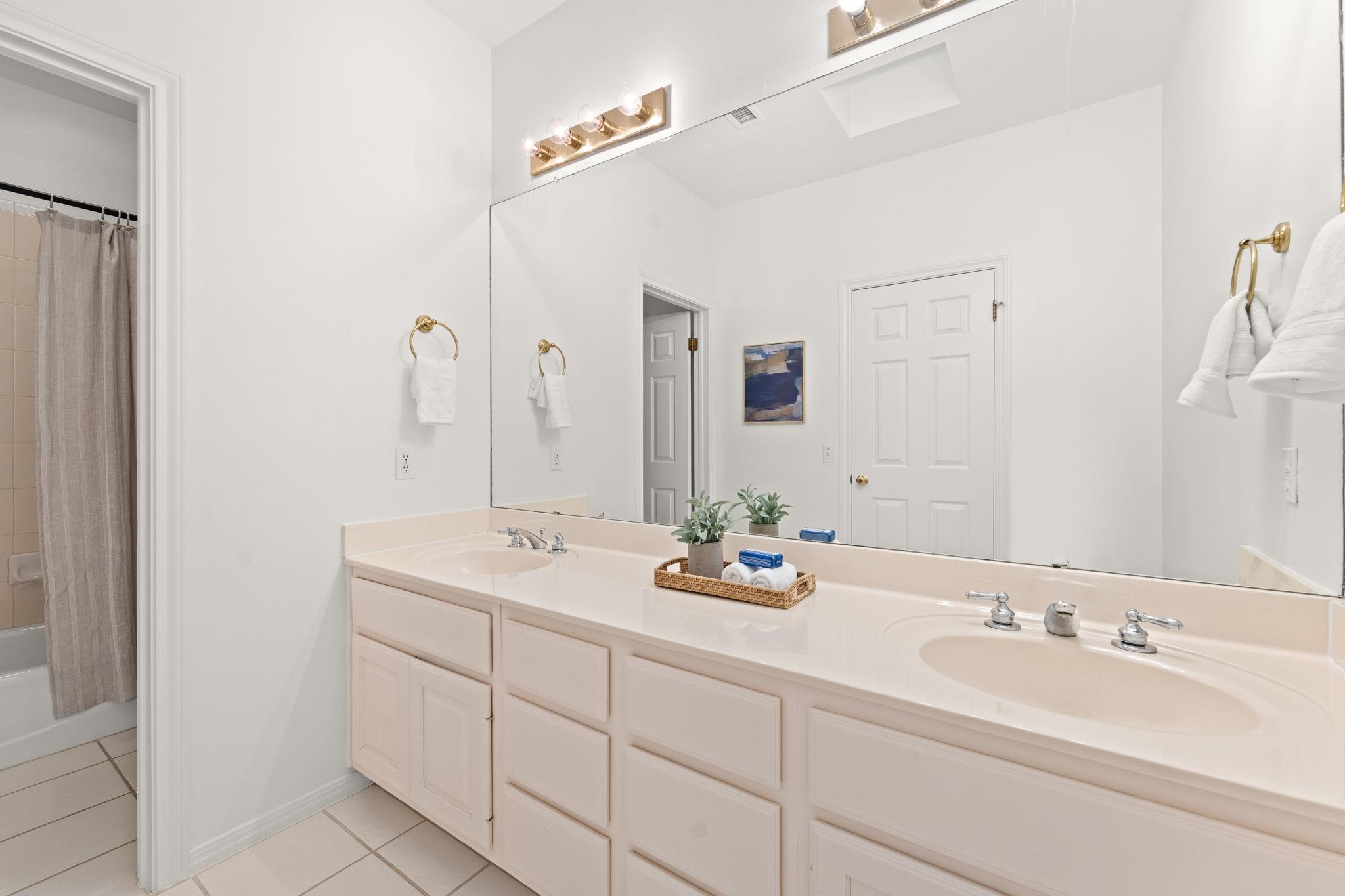 5913 N West Pl, Austin, TX 78731