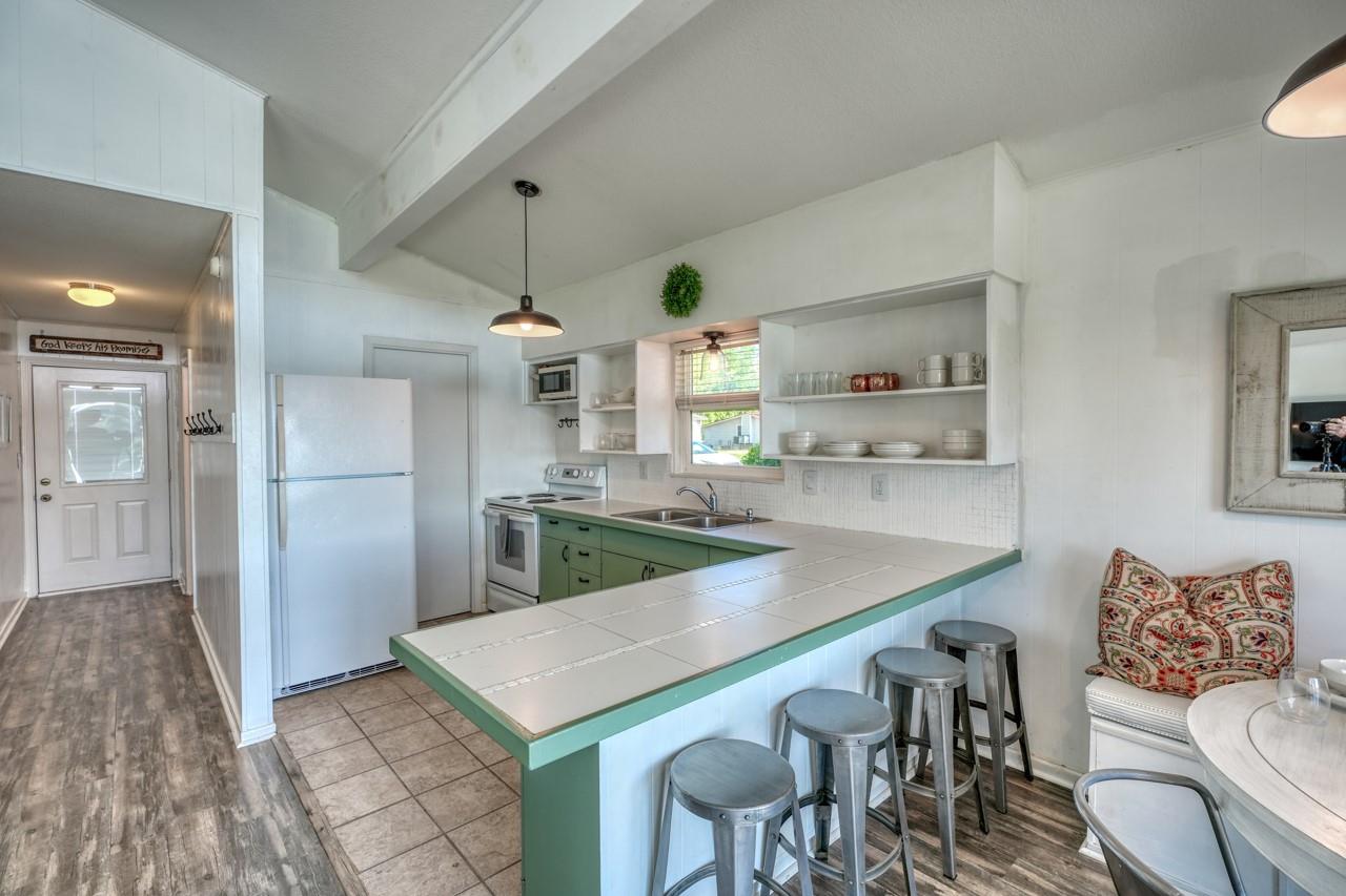 512 Shadyside Ln, Sunrise Beach, TX 78643
