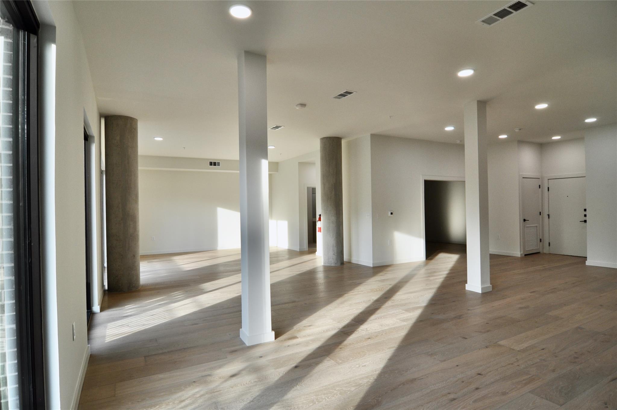 2209 S 1st St # 103, Austin, TX 78704