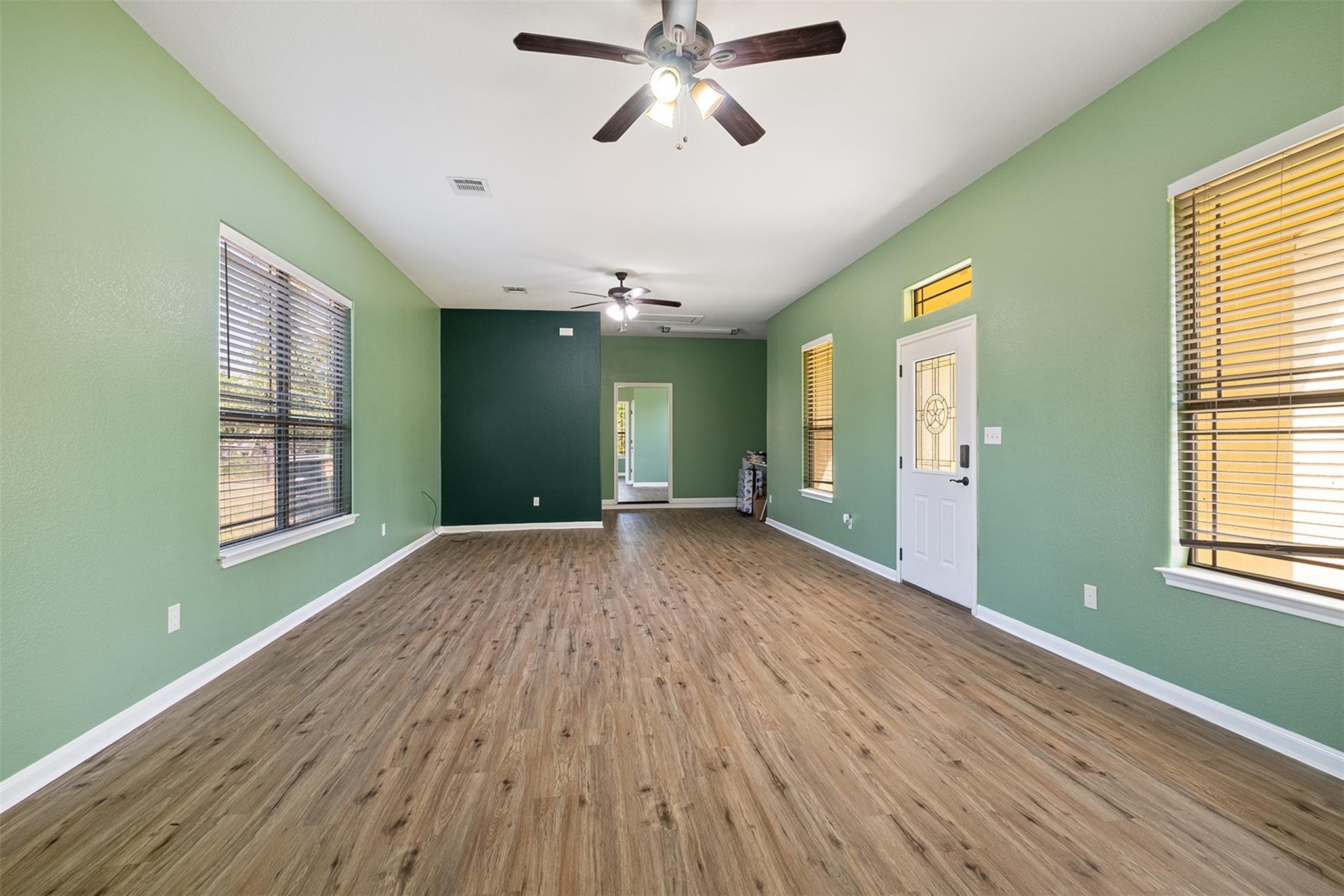 180 Jim Bowie Dr, Paige, TX 78659