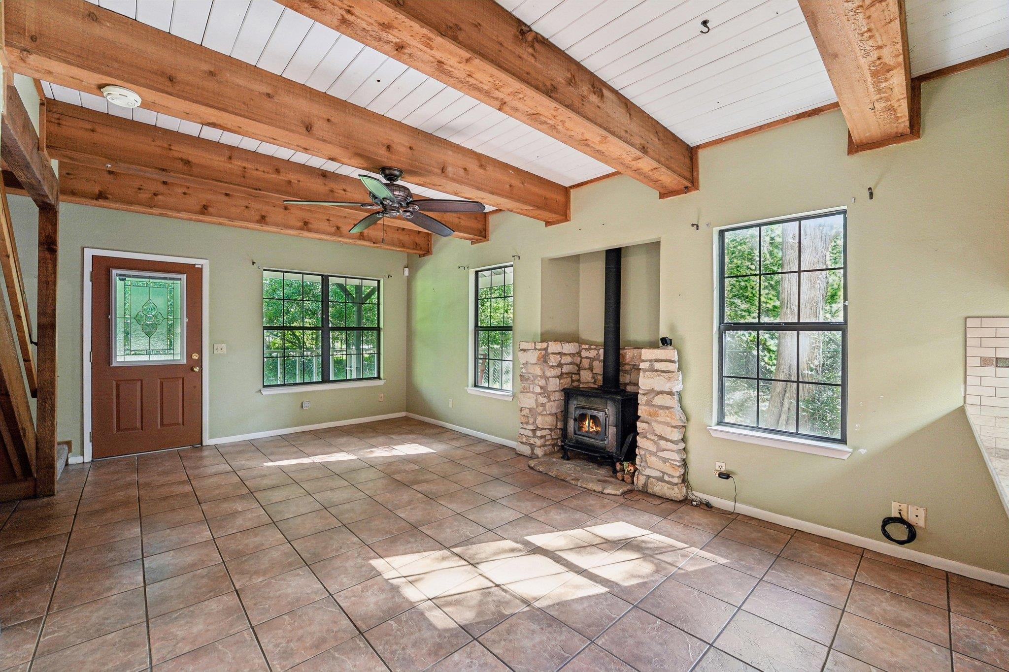 115 Pine Cone Ln, Elgin, TX 78621