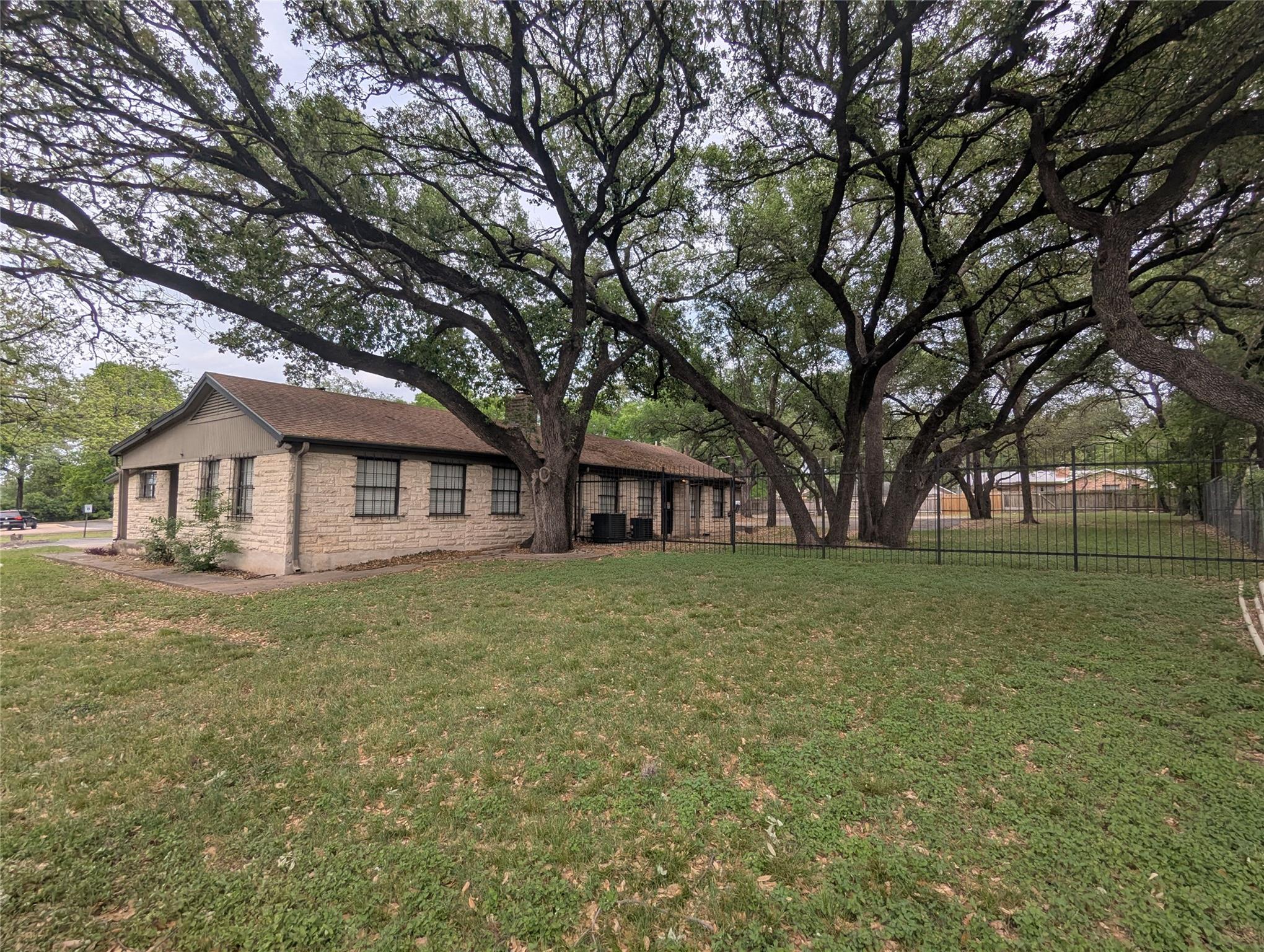 8411 N Interstate 35, Austin, TX 78753
