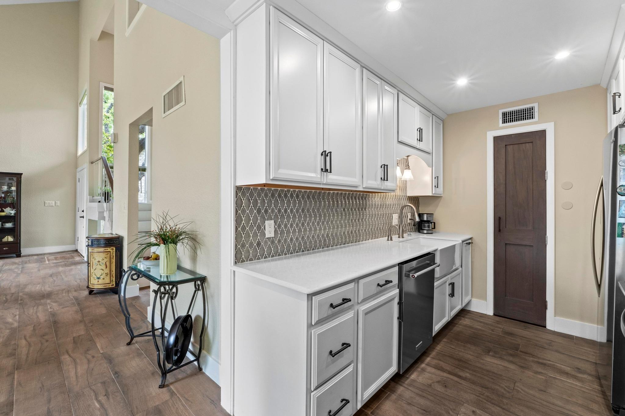 9 Stoney Creek Cv, Lakeway, TX 78734
