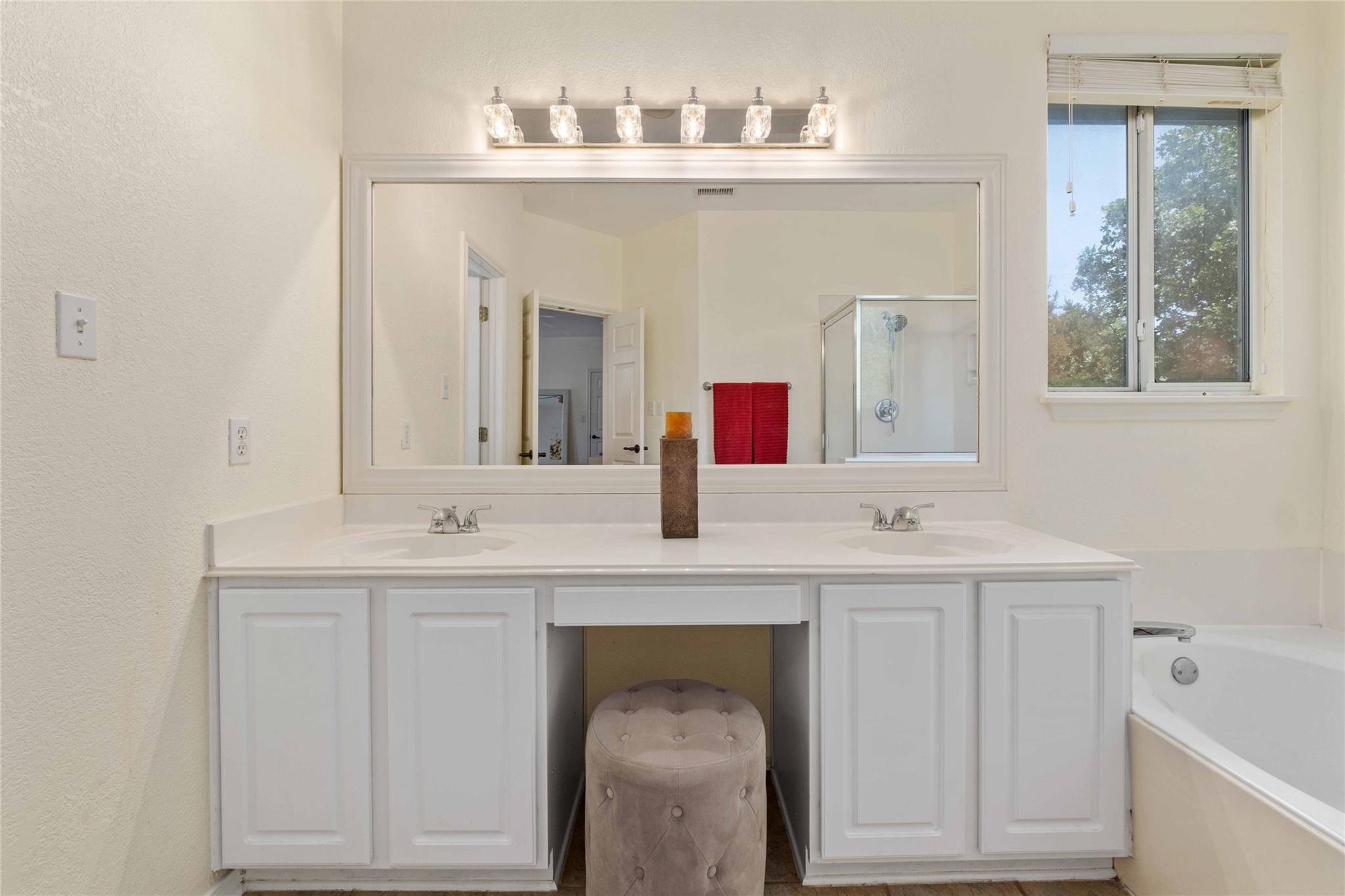 2730 Kinney Oaks Ct, Austin, TX 78704