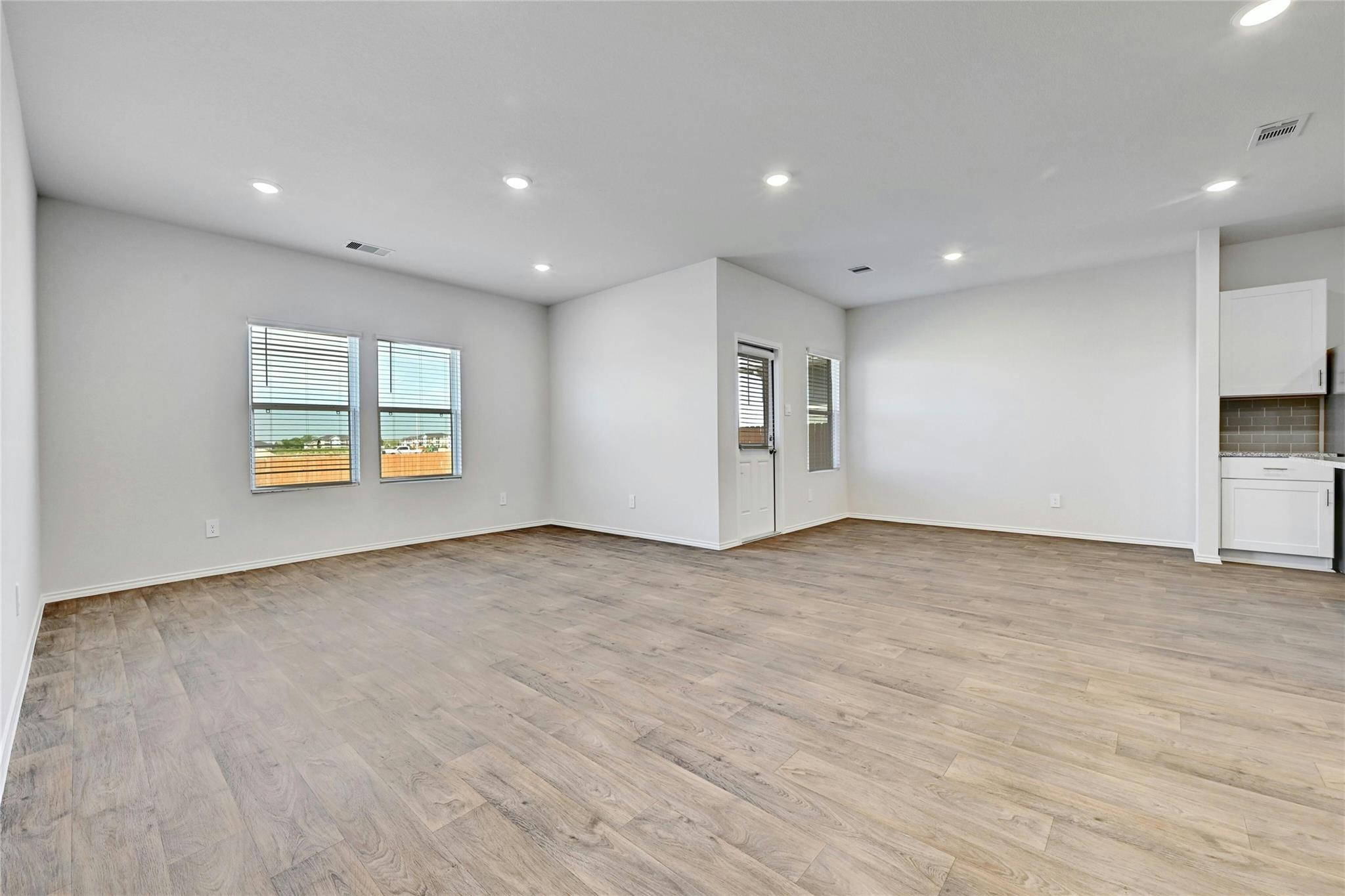 411 WIRECRESTED Dr, Lockhart, TX 78644