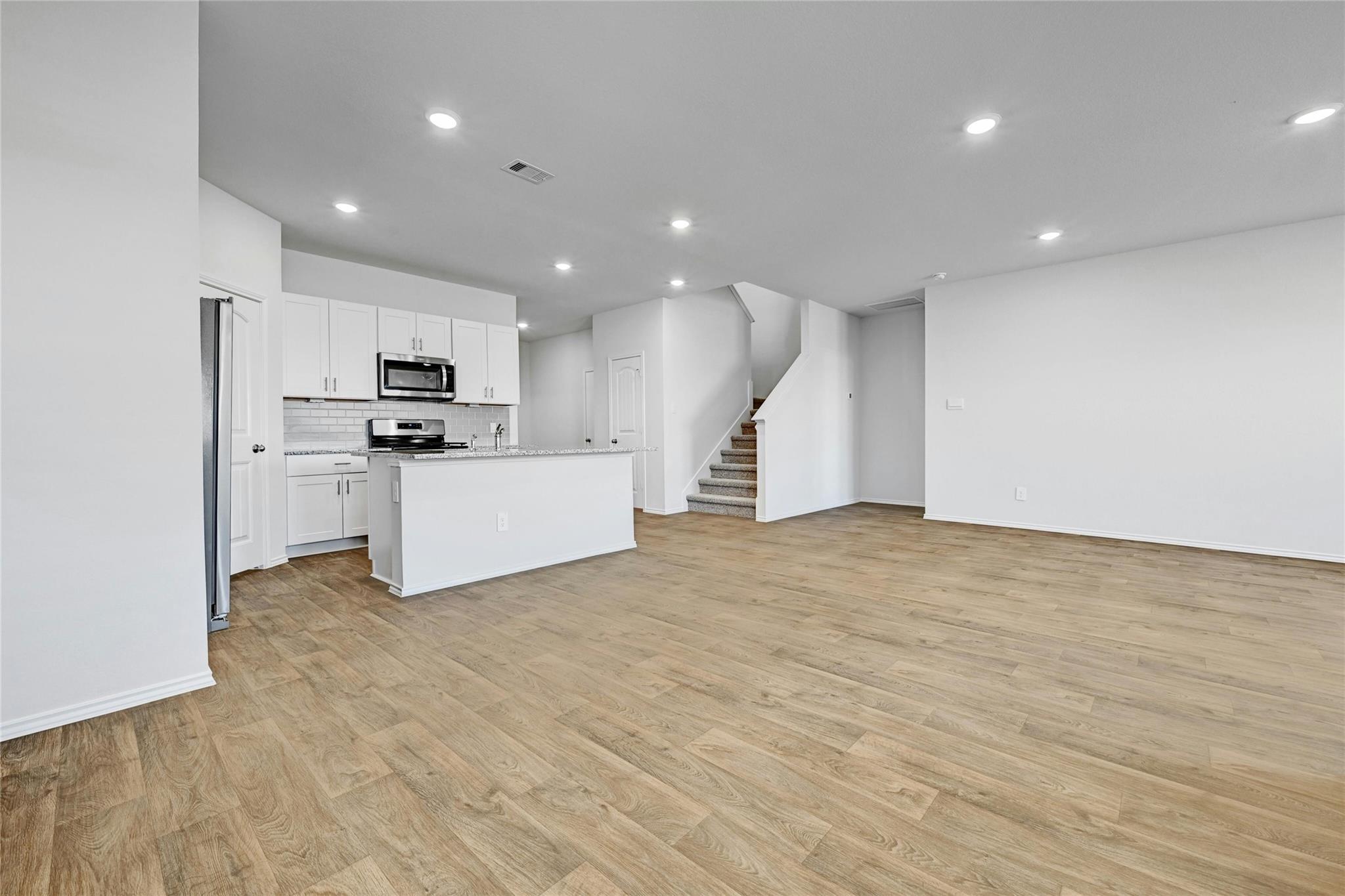 411 WIRECRESTED Dr, Lockhart, TX 78644