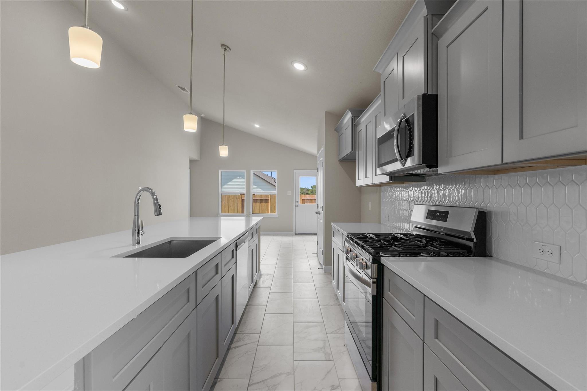 229 Ironshoe Trl, Liberty Hill, TX 78642