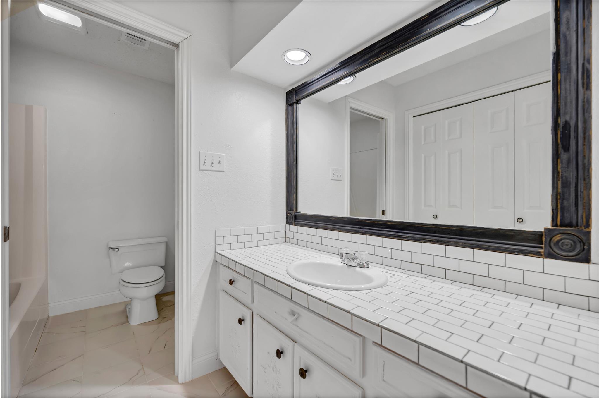 109 Lachite # 2, Horseshoe Bay, TX 78657