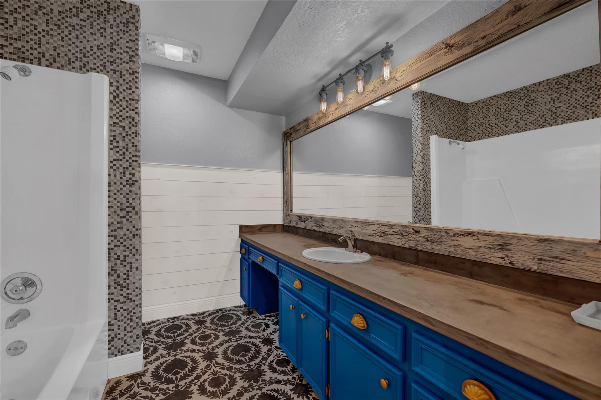 109 Lachite # 2, Horseshoe Bay, TX 78657