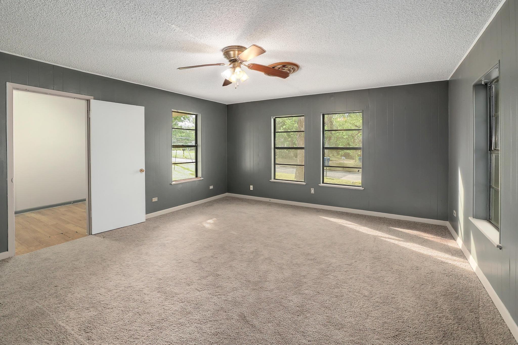 300 W Cleveland St, Elgin, TX 78621