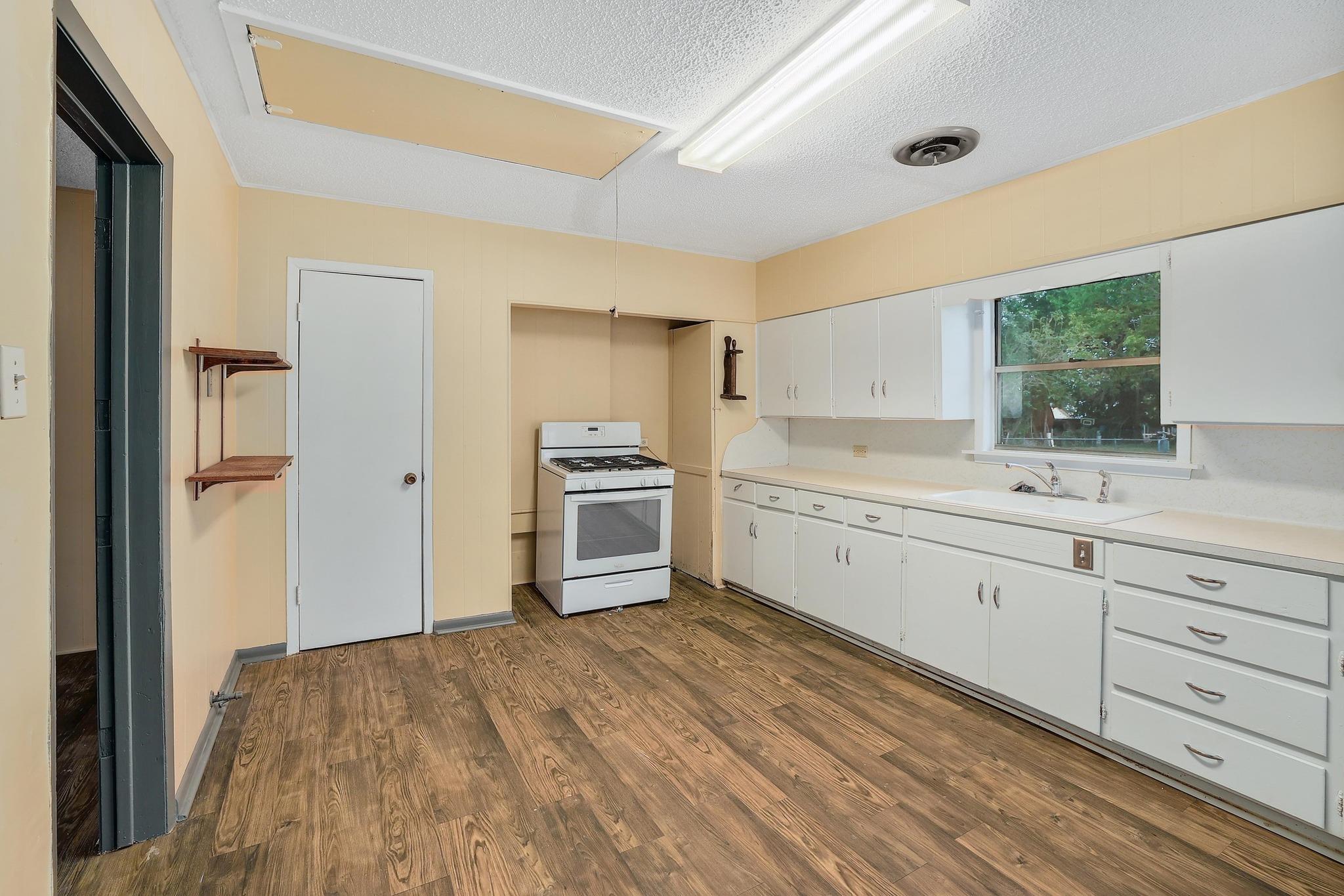 300 W Cleveland St, Elgin, TX 78621