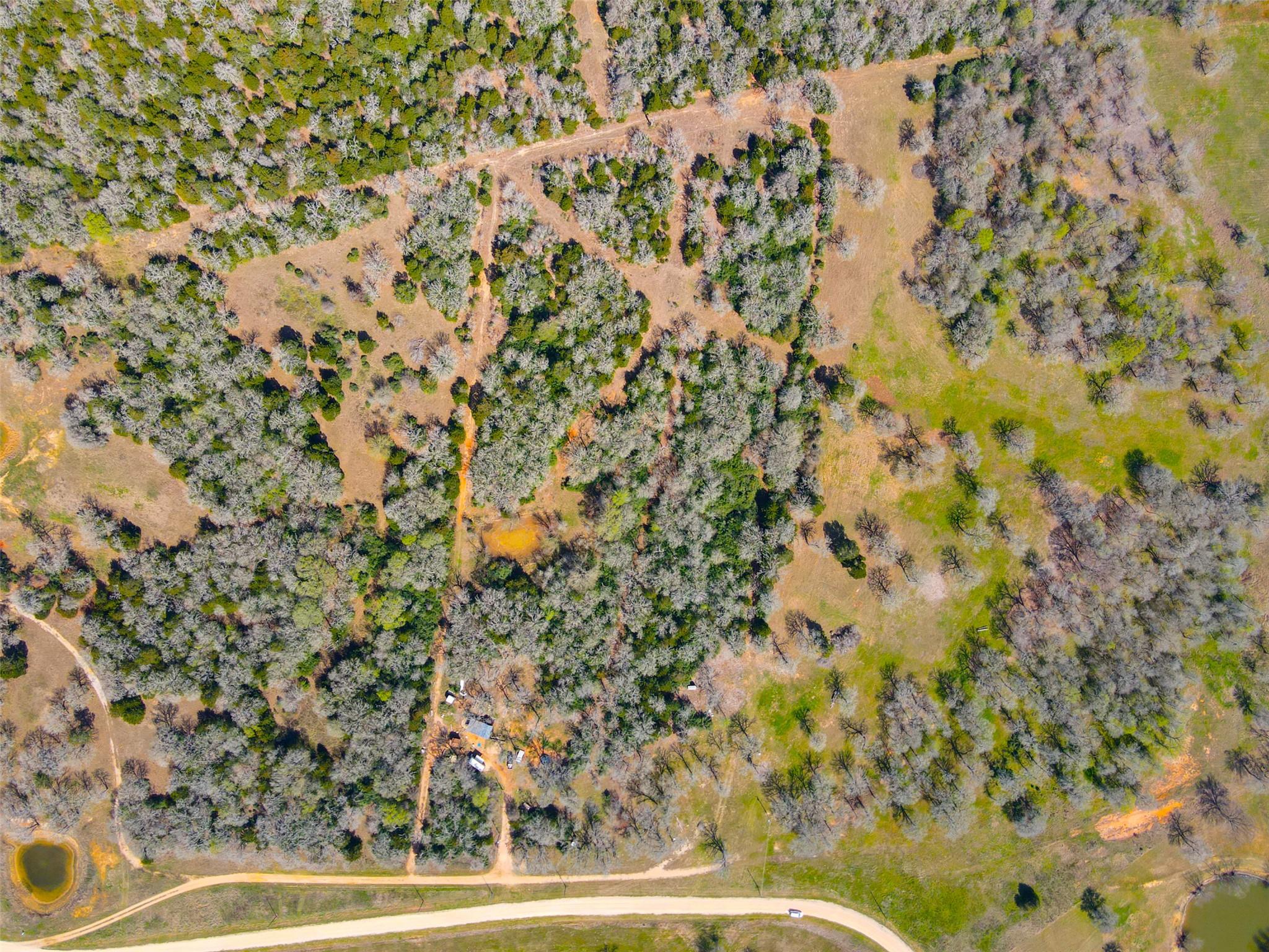 1073 Creekside Ln, Lexington, TX 78947