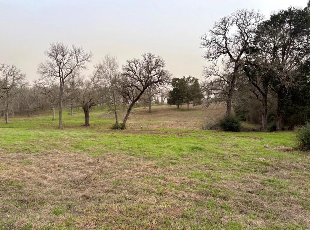 1073 Creekside Ln, Lexington, TX 78947