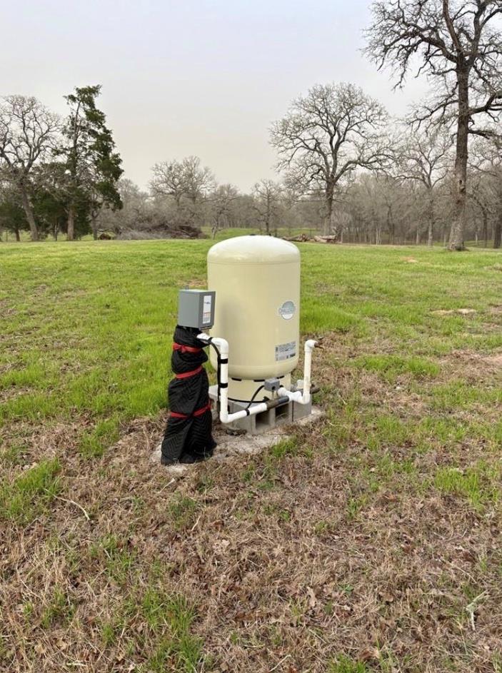 1073 Creekside Ln, Lexington, TX 78947