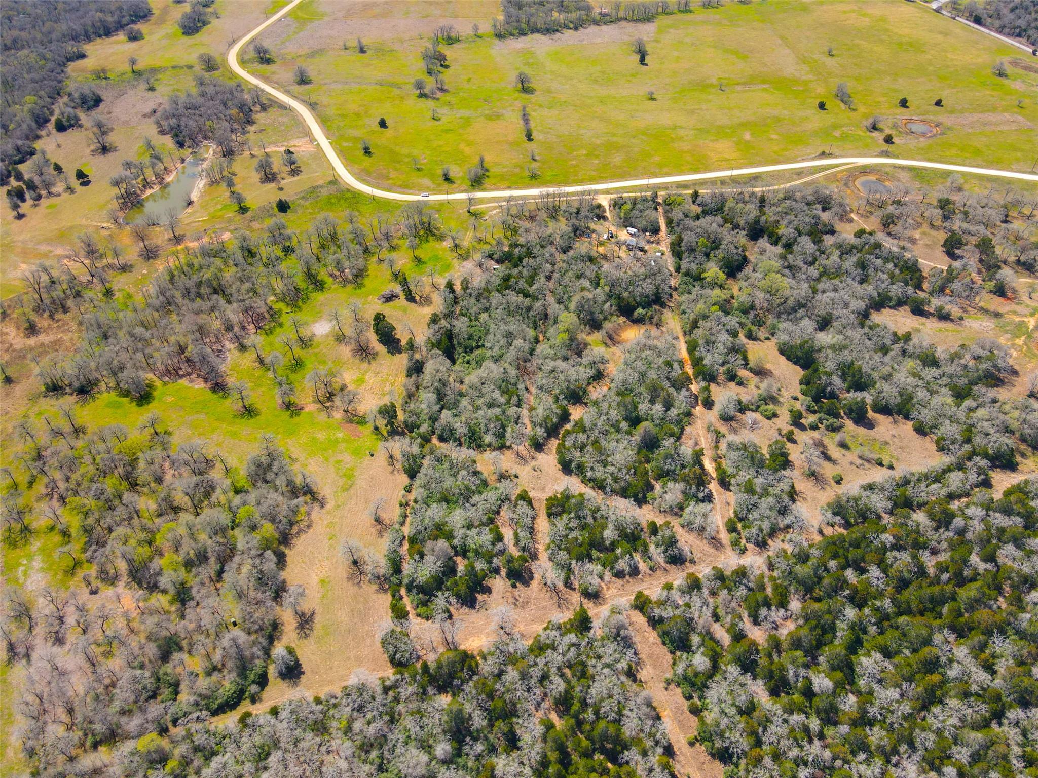 1073 Creekside Ln, Lexington, TX 78947