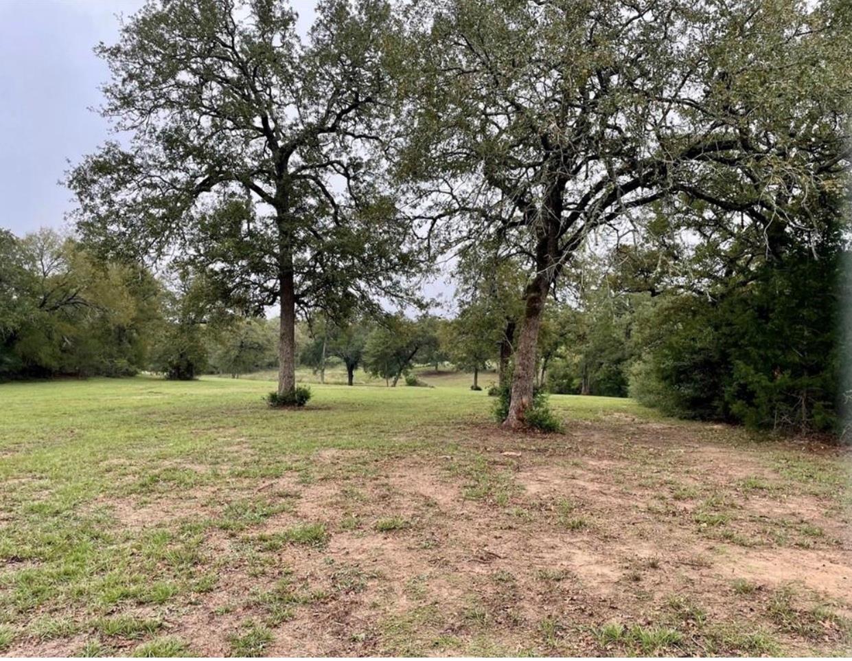 1073 Creekside Ln, Lexington, TX 78947