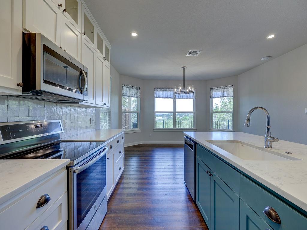 5100 Thunderbird St, Lago Vista, TX 78645