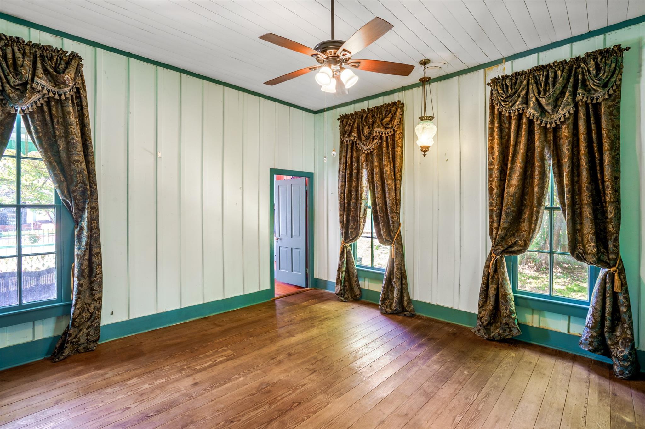 211 E 5th St, Georgetown, TX 78626