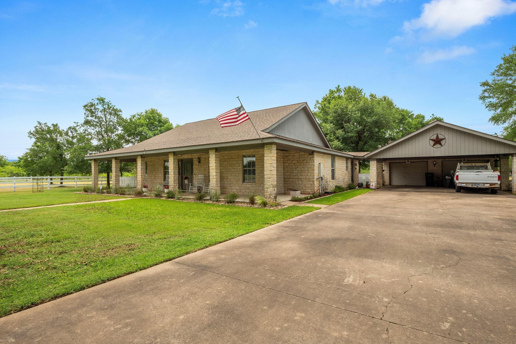 808 Golden Oaks Rd, Georgetown, TX 78628