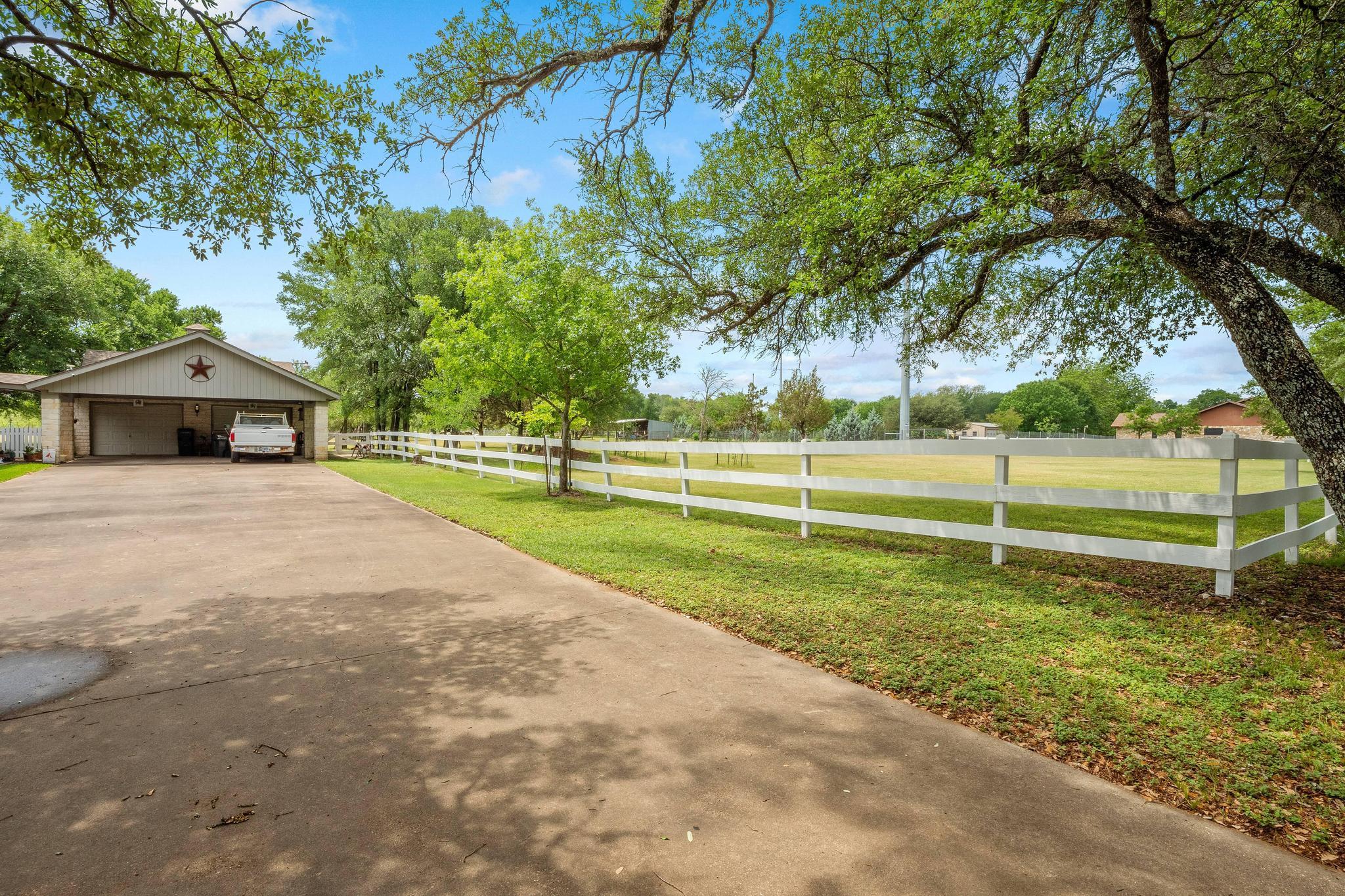 808 Golden Oaks Rd, Georgetown, TX 78628